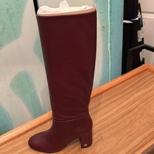 New never worn boots